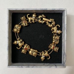 Avon Gold Tone Kitty Bracelet / Cat Bracelet 🐈 vintage